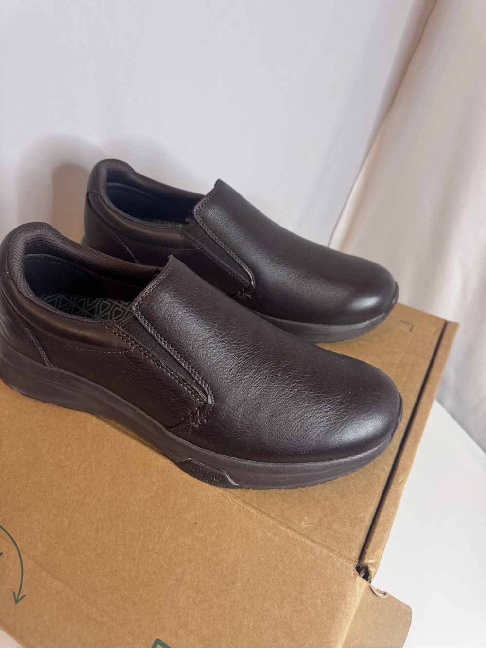 Men's Kuru Size 10.5 Anti-Slip Brown Leather